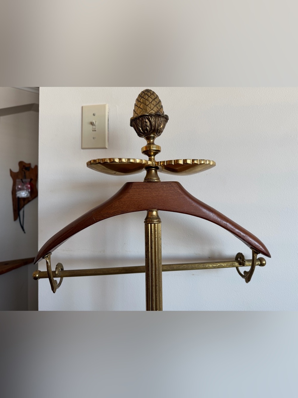 Vintage Solid Brass Pineapple Valet Stand Clothes Butler Hollywood Regency Heavy - Picture 9 of 16